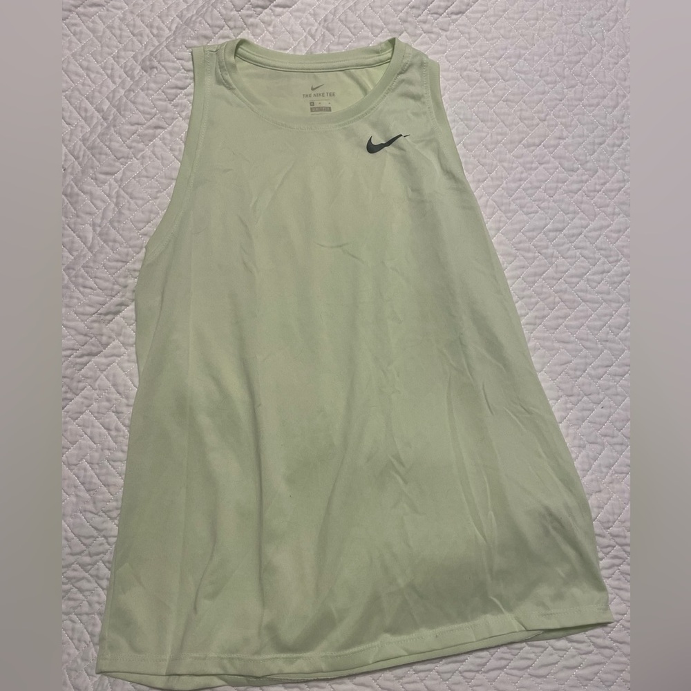 New Size M Nike Dry Fit tank
